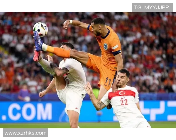 戴眼镜的荷兰足球明星如何在绿茵场上展现独特魅力与风采